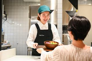 お客様へ、おいしいサラダボウルをお届けします