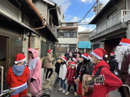 地域の単身高齢者のお家に子どもサンタが訪問♪　地域の福祉課題と子供の体験をつなげる企画です。