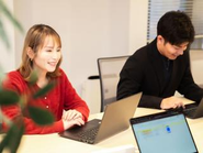 トライ&エラーは当たり前。失敗から得られる気づきから一緒に学んでいけるメンバーが揃っています。 気づきを共有し合うシェア文化なので、社内に入ってからの成長も期待できます。
