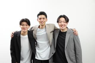 未経験から入社した２０代が多く活躍しています。ゼロからでも３ヶ月以内に1人で案件を担当出来るレベルに育成可能です。ある程度知識をインプットしたら、すぐに実践経験を積んでもらいます。長々と研修をするのではなく、すぐに実践経験を積む事ができる事がNJSで若手が育つ理由です。