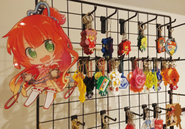 東京オフィスのショールームに展示している、アクリルグッズの一部。ビッグサイズのアクキーは「アクリルグッズの達人」の公式キャラクターの“リル”
