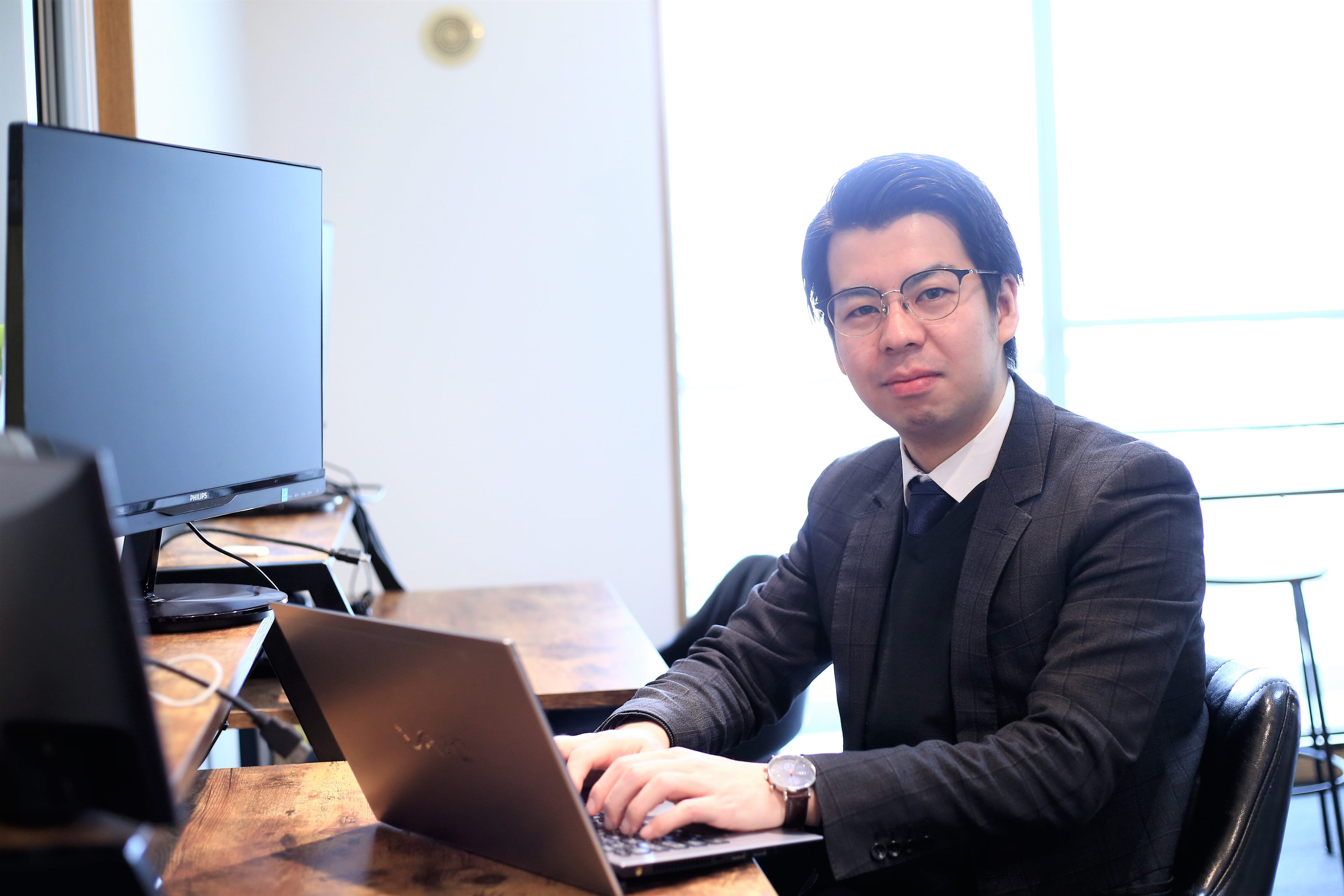 3つの案件を掛け持ちするスーパーコンサルタントになった元営業マンが語る「サークルみたいな会社」って！？