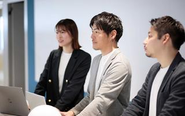 年齢・経歴関係なく、仲間と意見を出し合ってより良いプロダクト・事業を促進します。