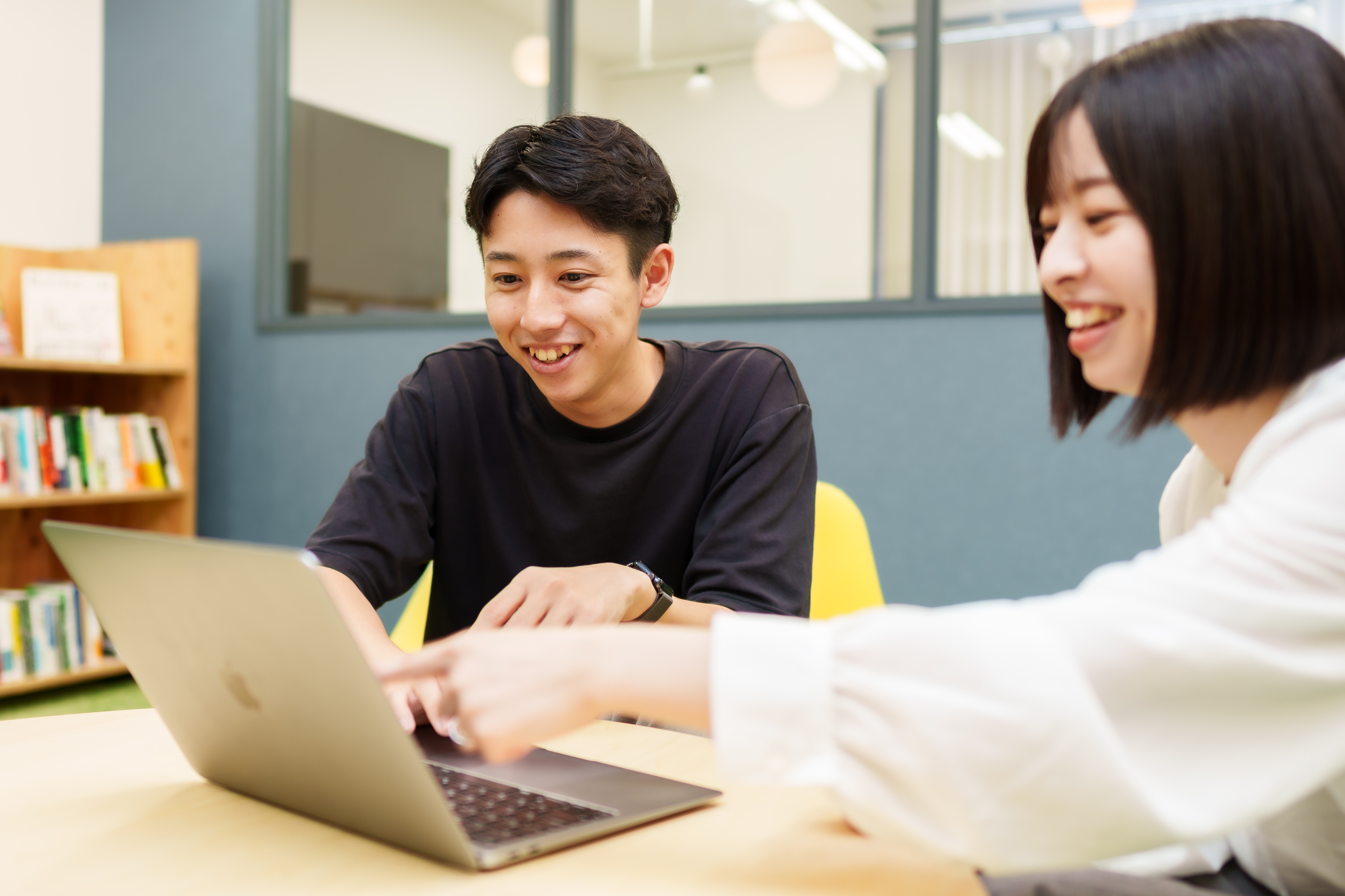 【社員インタビュー】内定先を蹴って入社する決断をした、Oxxxで働く魅力とは。