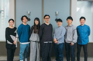 ビジネスデザイン部門には、CXコンサルタントが在籍しています。 単なるSaaSの提案営業ではなく、エンドユーザーの体験を起点にクライアントの課題を深掘りし、 社内のプロダクトチームと連携しながら最適な解決策を設計しています。  職種の垣根を越えて日々議論を重ねながら、 戦略設計から実行まで一気通貫でプロジェクトを推進しています。