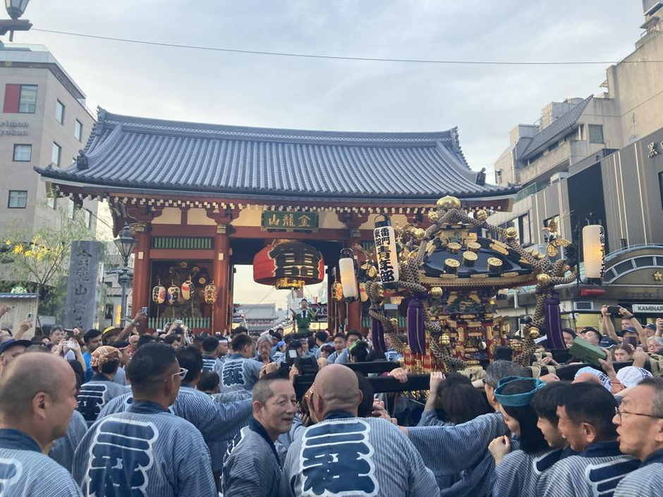 浅草・三社祭にメンバーが参加！神輿を担ぐ貴重な体験をしました！ | 株式会社地域ブランディング研究所