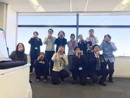 願いを込めて、みんなで恵方巻をガブリ