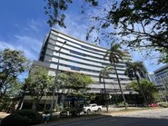 セブ島の中心アヤラモールから徒歩3分の立地にあるオフィス