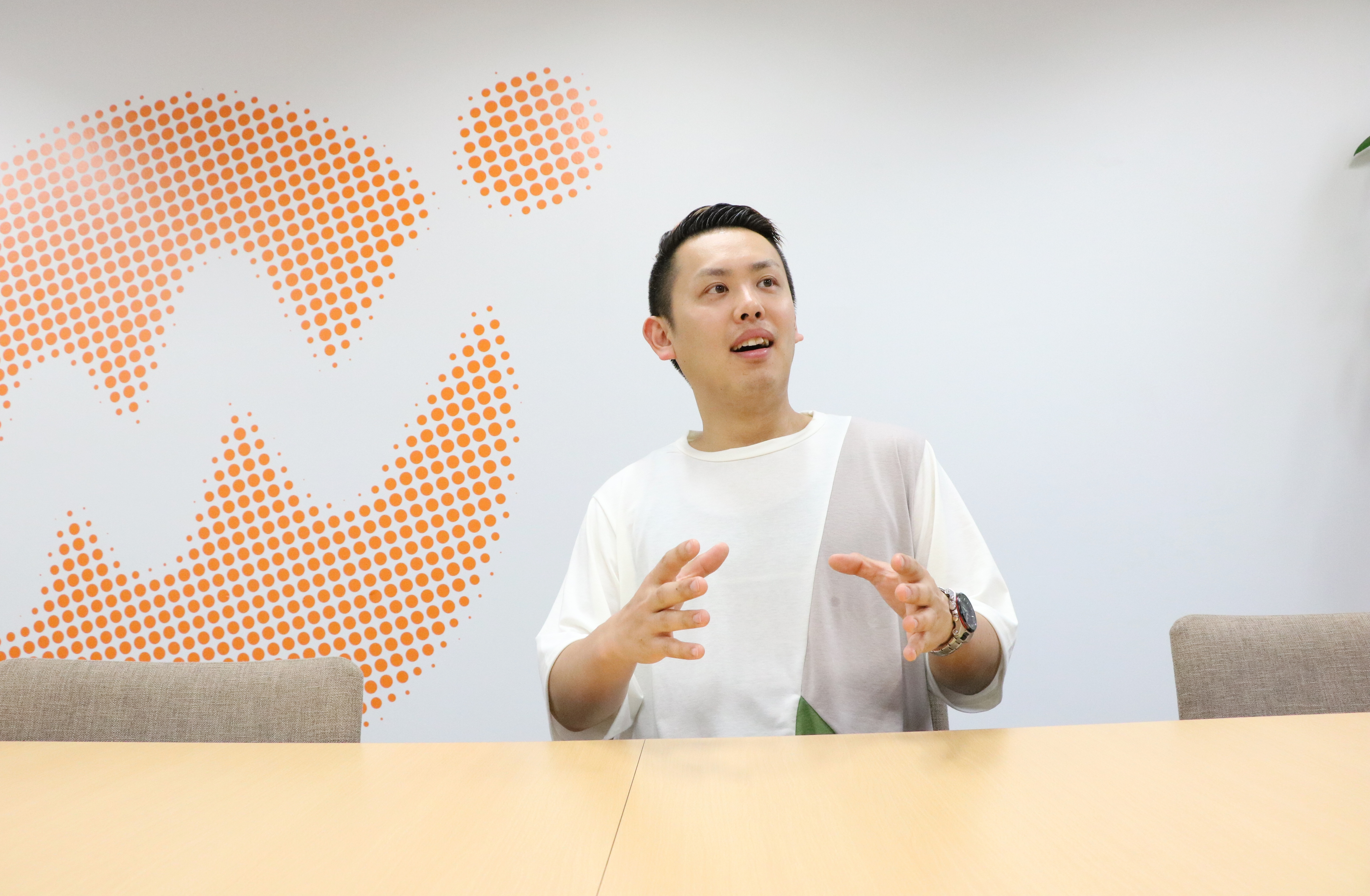 こないだ入社したやっくんだけど何か質問ある？お酒飲む？