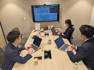 月5〜10回の高頻度で実践的な勉強会を開催。常に最先端の営業DX・AI活用ノウハウをインプットし、プロジェクト設計に即座に反映できる状態をつくるため、手厚い学びの機会を設けています。
