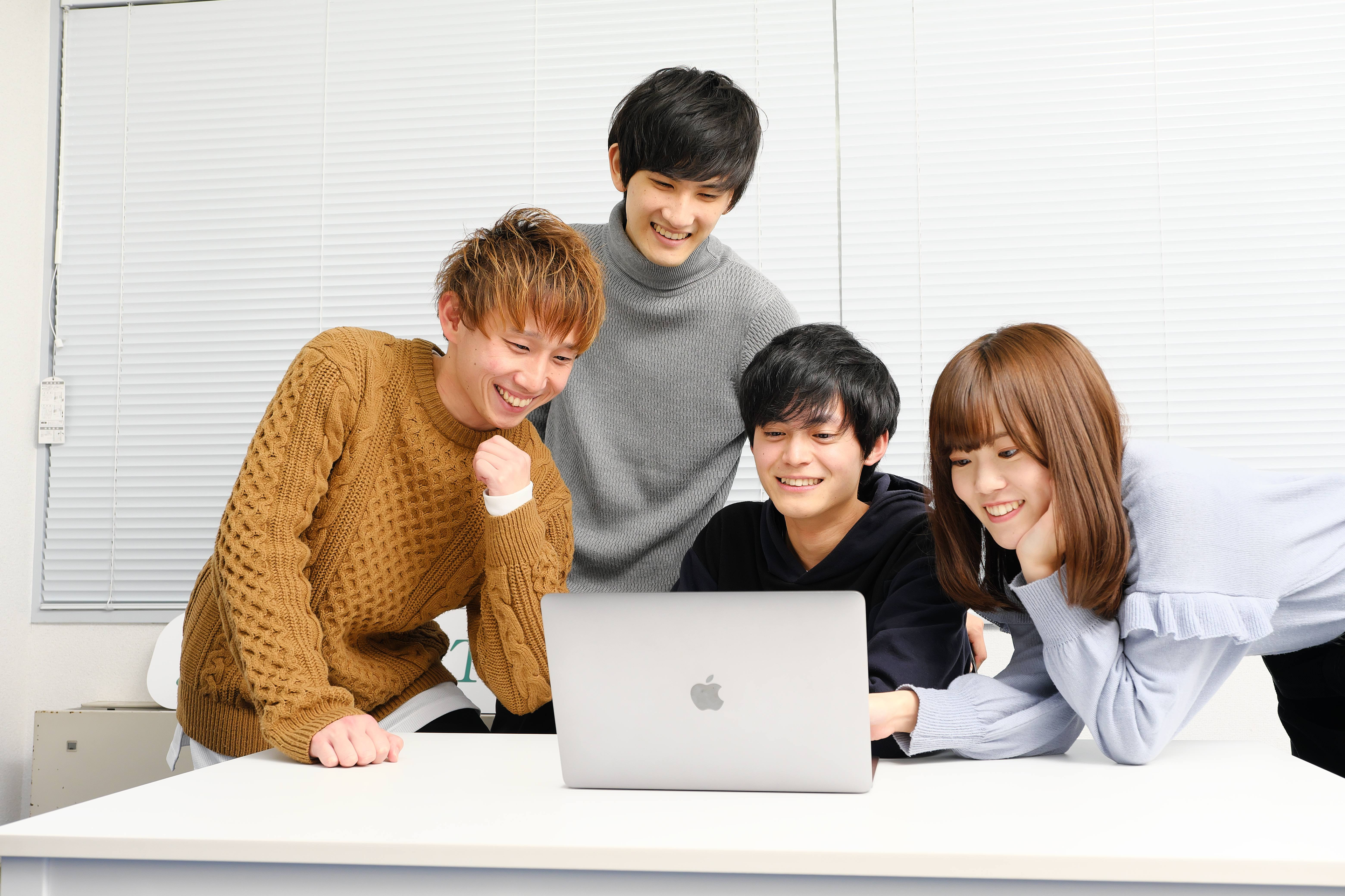 出勤日時は完全自由！スキマ時間に働けるインターンの実態を紹介！