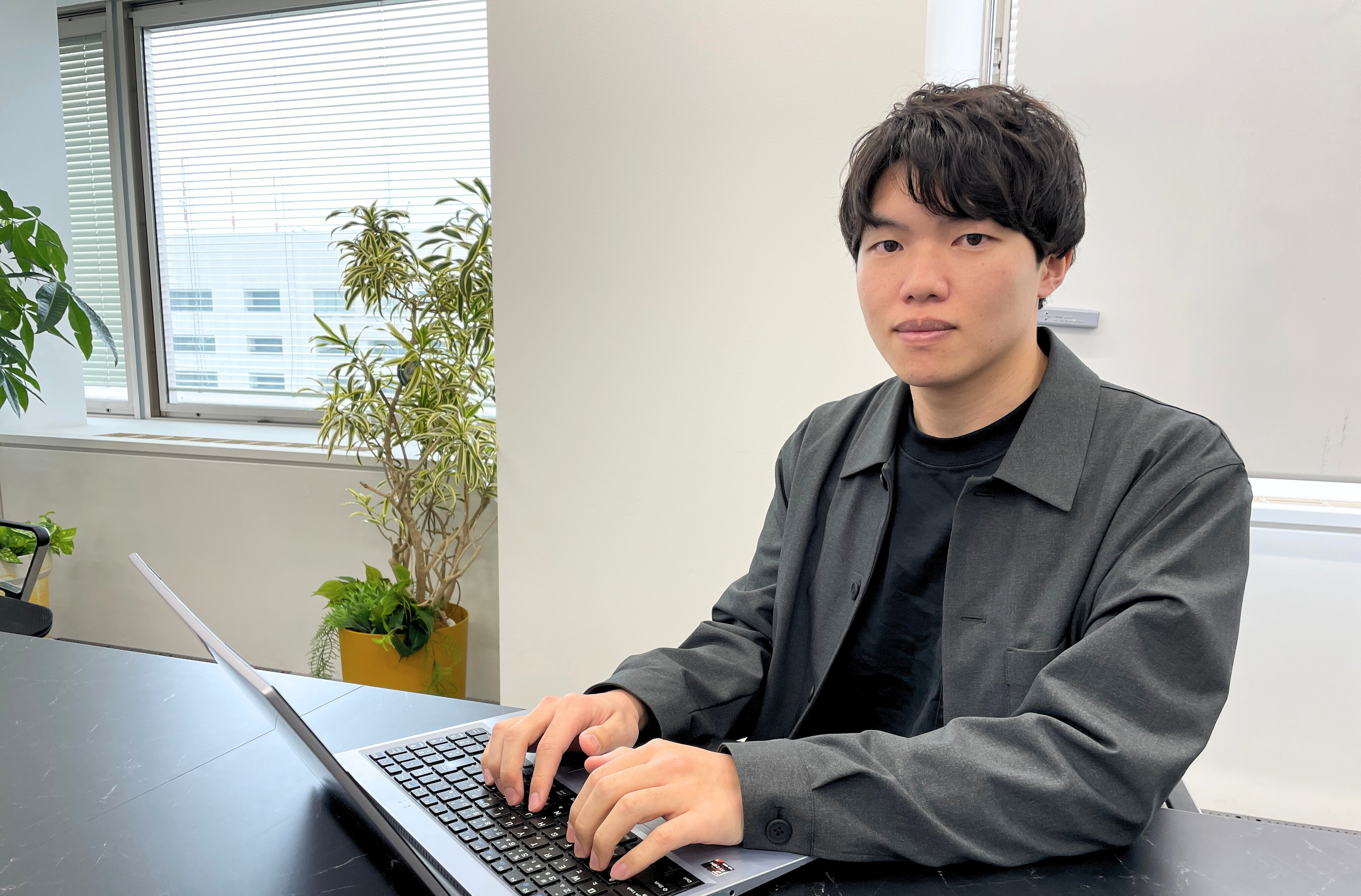 肩書は「データアナリスト」兼「美大生」！？若手社員がデザインする未来図とは【前編】