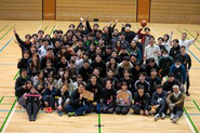 冗談を言って場を和ませるメンバーや突っ込みが鋭いメンバーなど個性豊かです！スポーツ好きが多く年末はスポーツ大会を開いています！