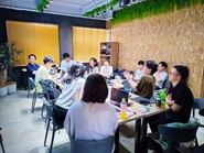 半期に一度の全社合宿の様子。正社員や業務委託といった雇用形態は関係なく、事業作りはメンバー全員で実施します！