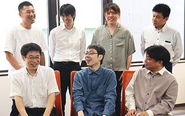 30〜50代の幅広いエンジニアが活躍する職場です。先輩社員とのOJT研修を通して、専門スキルを身につけていきましょう。当社に在籍するエンジニアは頼られると嬉しい方ばかり！不明点に関する積極的な質問は大歓迎です。