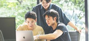 メンバー同士で積極的に意見交換や情報共有が行われています。