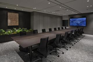 会議室は７室を完備。社内の打合せ、来客対応、ちょっとした1on1など、様々なシーンに応じたサイズ・内装を用意。