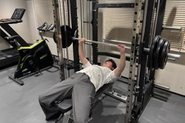 仕事の合間に筋トレでリフレッシュ！