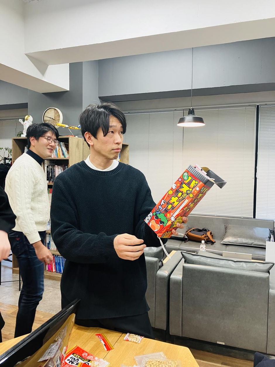 節分】豆まきバズーカー＆アポロチョコで鬼退治！ | APOLLO Corporate Blog
