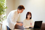 平均年齢27才。年功序列なく裁量権持ってプロジェクトに取り組めます。