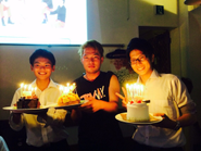 会社や組織は何を成し遂げるにも、人が作り上げます！！人材を育成すると同時に、感謝し大切にします！バースデーのチョコレートケーキめっちゃ美味しそうなのに、顔面ケーキで食べれなくなってしまいましたー。残念笑　学生の数が増えてきて、毎月誕生日を祝うながれになってきて、心温まる空間になっています(^O^)