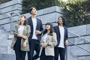 平均年齢25.9歳（全従業員を含む）のメンバーがナハトを成長させてきた。