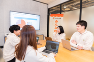 会議室でのミーティングの様子