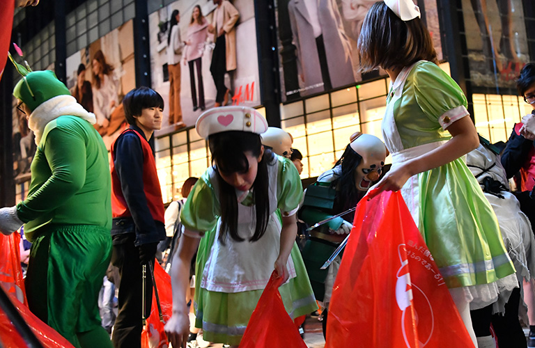 会社のコト」渋谷のハロウィンのごみ拾いから見えてきたもの。 | 株式会社MIXI