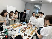 商品開発のワークショップ。栄養があり、美味しいものを届けるため、よく話し合います