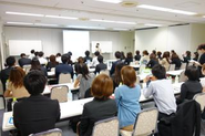 全国の社員が集まっての定例会議。もちろん仕事も全力で！