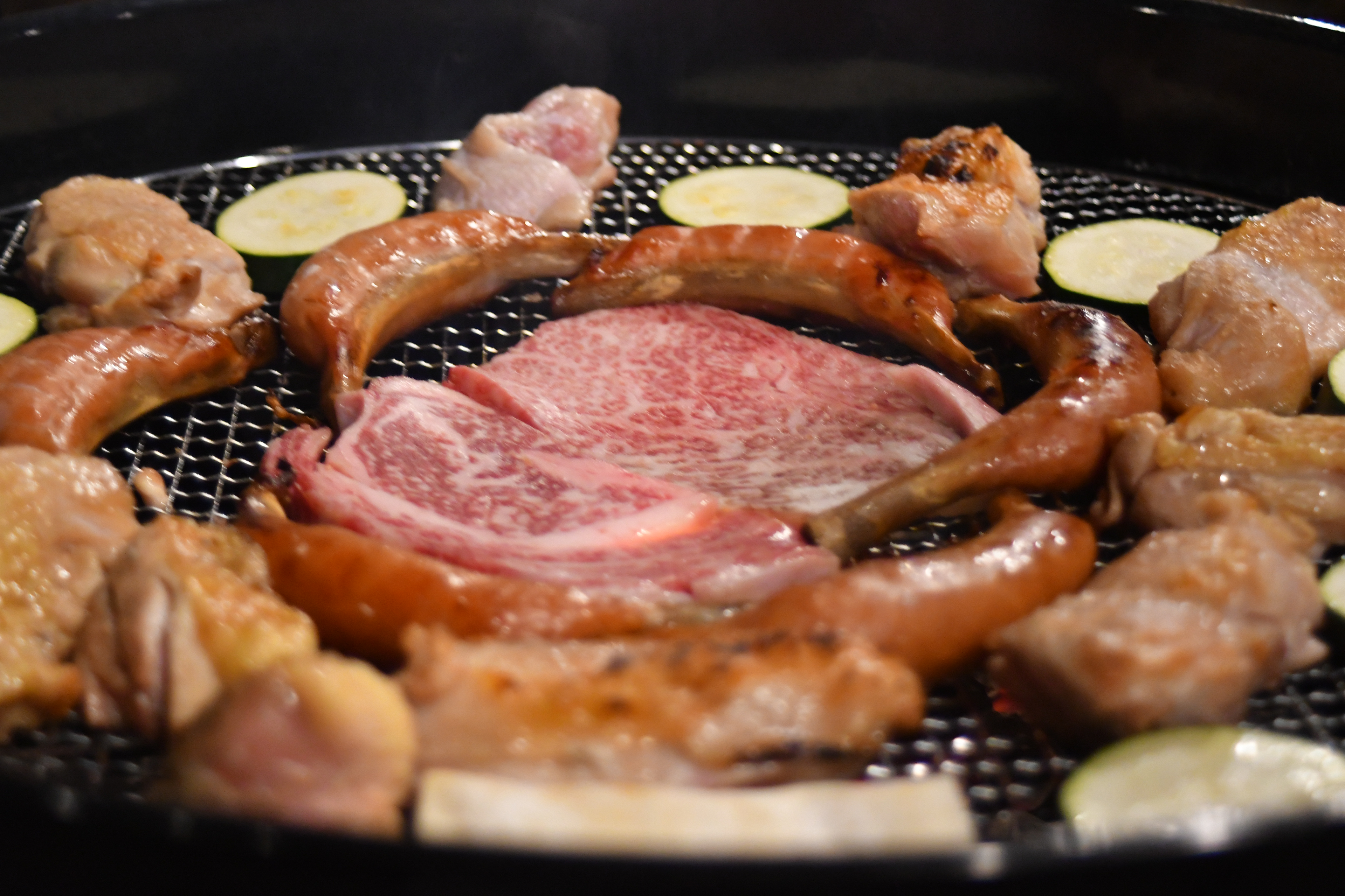 食べて笑って社員旅行