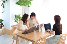 クリエイティブの力で事業の成果を最大化させるデザイナー募集！