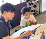 現役のエンジニアが教材開発や指導にあたっています。