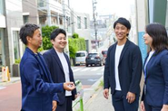 数字や効率だけでなく、人と人のつながりや感情を大切にする文化があります。