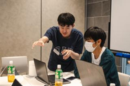 メンターからのアドバイスを受ける様子