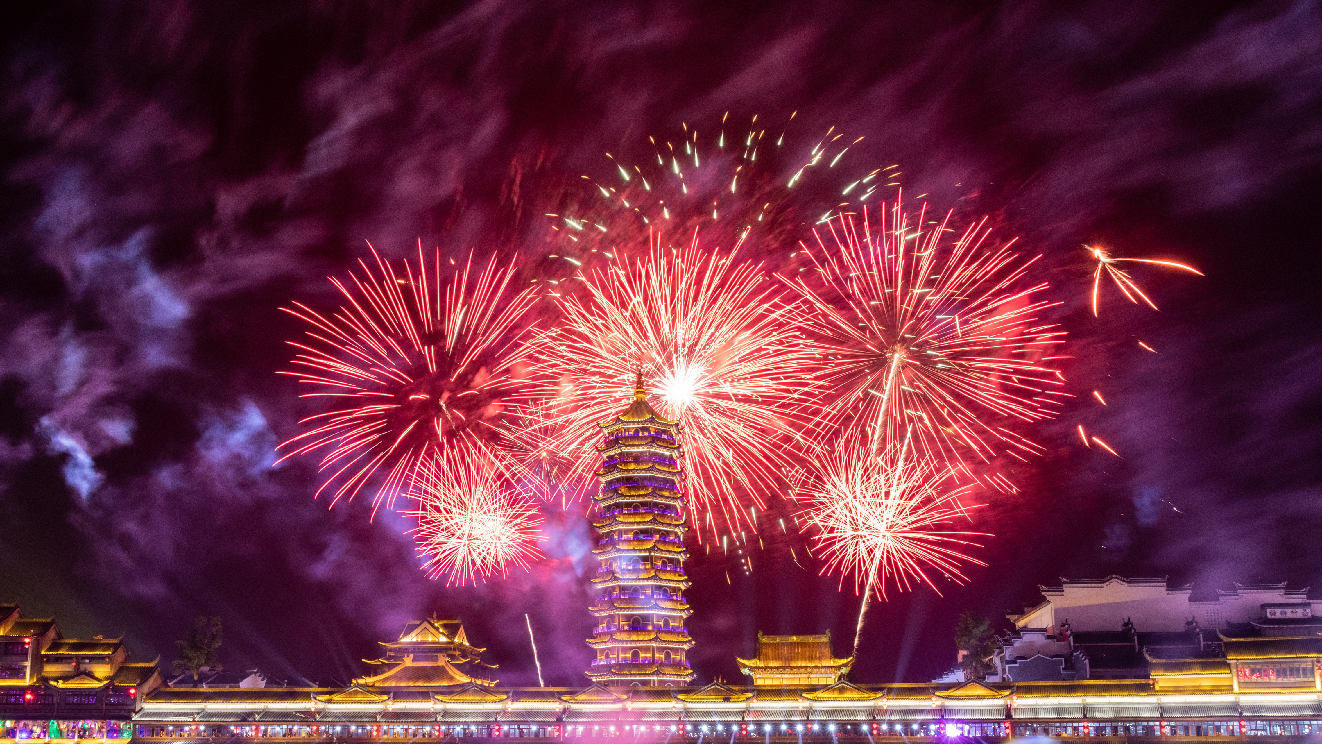 アドロジ「怪しい彼女」に夢中 韓流スターたち