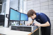 精密機器のため慎重に作業する必要があります。