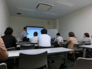 年1回キックオフ会議をやり、当年の事業目標を全社員で共有します。