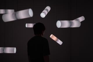 研究者とアーティストのコラボレーション作品を長期展示しています。