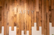 AFTYでファンを増やすために、個性豊かなエンバーが日々仕事と向き合っています。