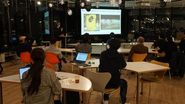 定期的に業界の方をお呼びしてイベントを開催しています