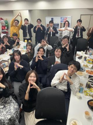 毎月月初の金曜日は帰社日！各プロジェクト先から集まり、タテヨコナナメのコミュニケーションを通じて、スキルアップデートに繋げていきます！