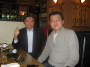 現在代表を務める平堀と小川、登記が完了した平成18年11月22日（いい夫婦の日）のツーショット。