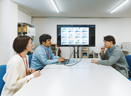 本社での打ち合わせ風景。