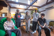 吹き抜けの高い天井のMtgスペース
