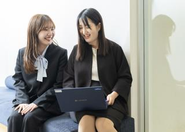 性別関係なく女性社員も多数在籍し活躍中です。女性の育休取得率は100％・復帰率92％と高い取得率を誇っています！