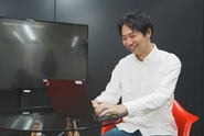 場所が違ってもオンラインで、積極的に意見を言い合い、和気藹々と仕事をしています♪