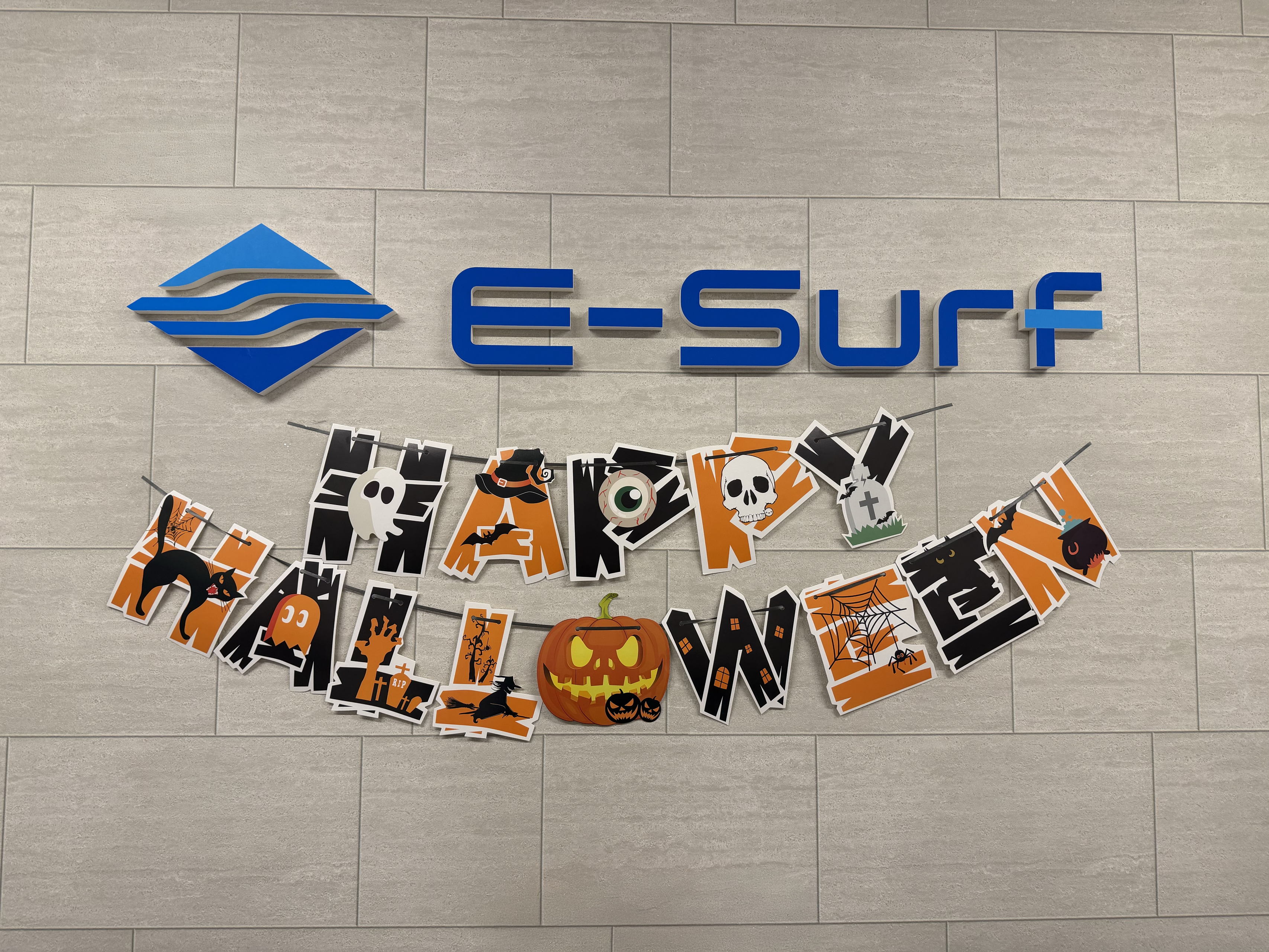 🎃 E-Surfのオフィスにハロウィンがやってきました！👻