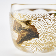 日本各地の職人が思いを込めて手仕事で作った商品には、はっとさせられる美しさがあります。