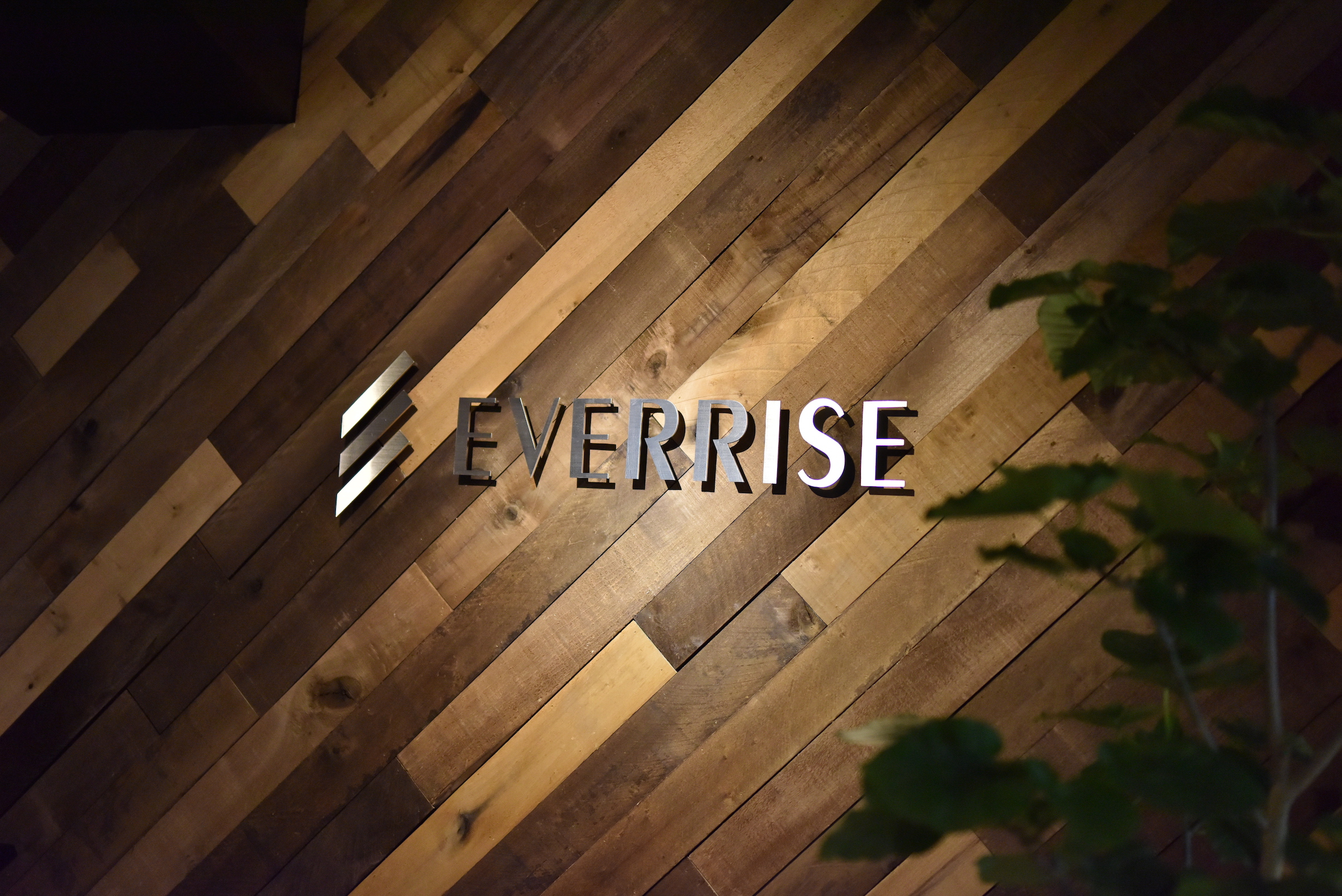 オフィスを虎ノ門へ移転しました。